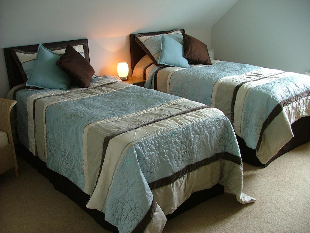 Mead Lodge B&B Corsham Room photo